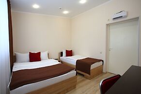 Maksim Hotel
