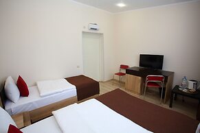 Maksim Hotel