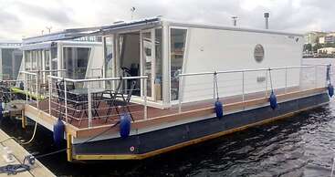 Houseboat Jyväskylä