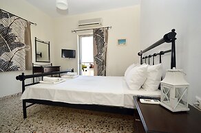 Koukounari Rooms