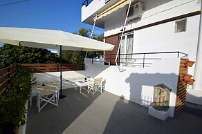 Koukounari Rooms