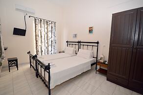 Koukounari Rooms