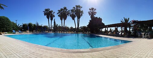 Nina Beach Hotel