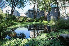 Residence Grey Nuns by Concordia University