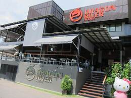 Dragon River Avenue Hotel