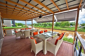 Dragon River Avenue Hotel