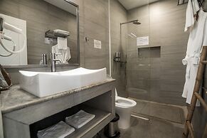 White Boutique Hotel & Residences