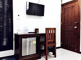 EZ House & Cafe
