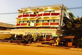 EZ House & Cafe