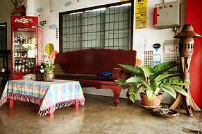 EZ House & Cafe