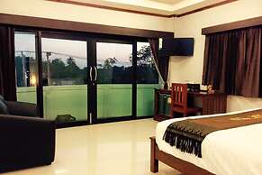 EZ House & Cafe