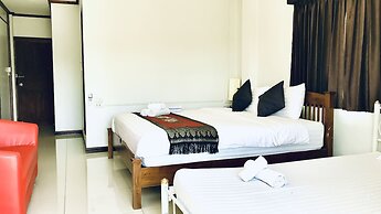EZ House & Cafe
