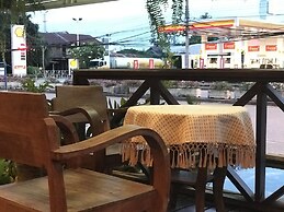 EZ House & Cafe