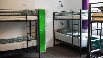 Igloo Hybrid - Hostel