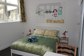 Igloo Hybrid - Hostel