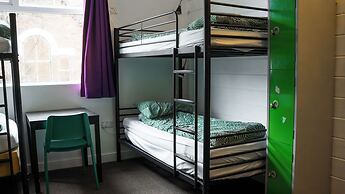 Igloo Hybrid - Hostel