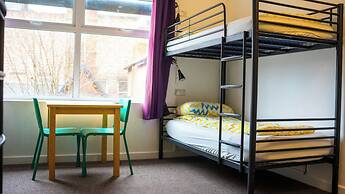 Igloo Hybrid - Hostel