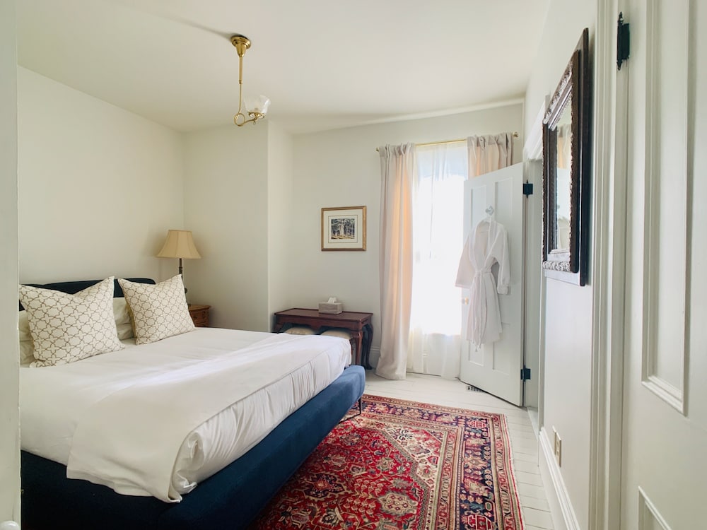Woodbourne Inn