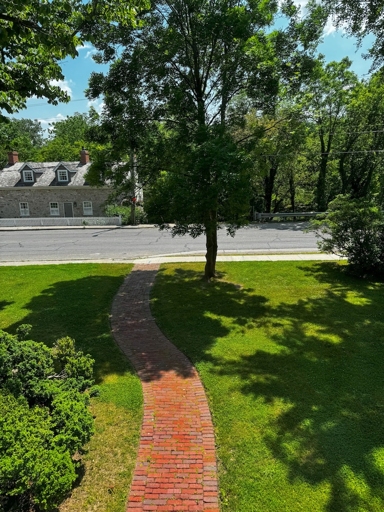Woodbourne Inn