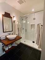 Woodbourne Inn