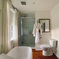 Woodbourne Inn