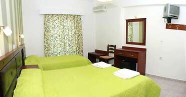 Amoudi Studios Apartments Hotel