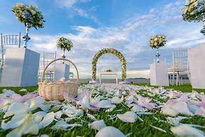 Crest Resort & Pool Villas