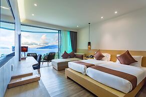 Crest Resort & Pool Villas