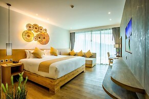 Crest Resort & Pool Villas