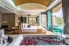 Crest Resort & Pool Villas