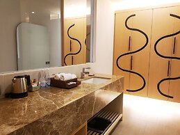 Crest Resort & Pool Villas
