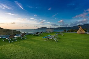 Crest Resort & Pool Villas