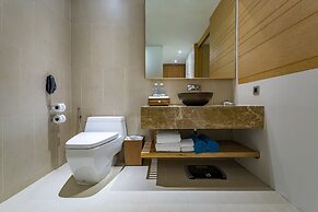Crest Resort & Pool Villas