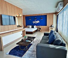 The Sixteenth Naiyang Beach Hotel
