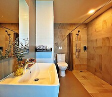The Sixteenth Naiyang Beach Hotel