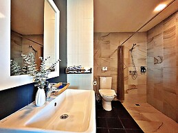 The Sixteenth Naiyang Beach Hotel