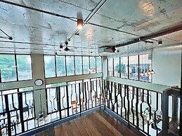 The Sixteenth Naiyang Beach Hotel