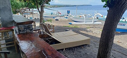 Amed Sari Beach Guesthouse