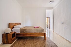 Amed Sari Beach Guesthouse