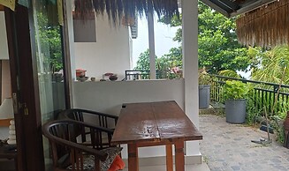 Amed Sari Beach Guesthouse