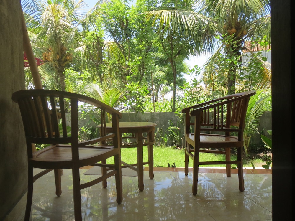 Amed Sari Beach Guesthouse