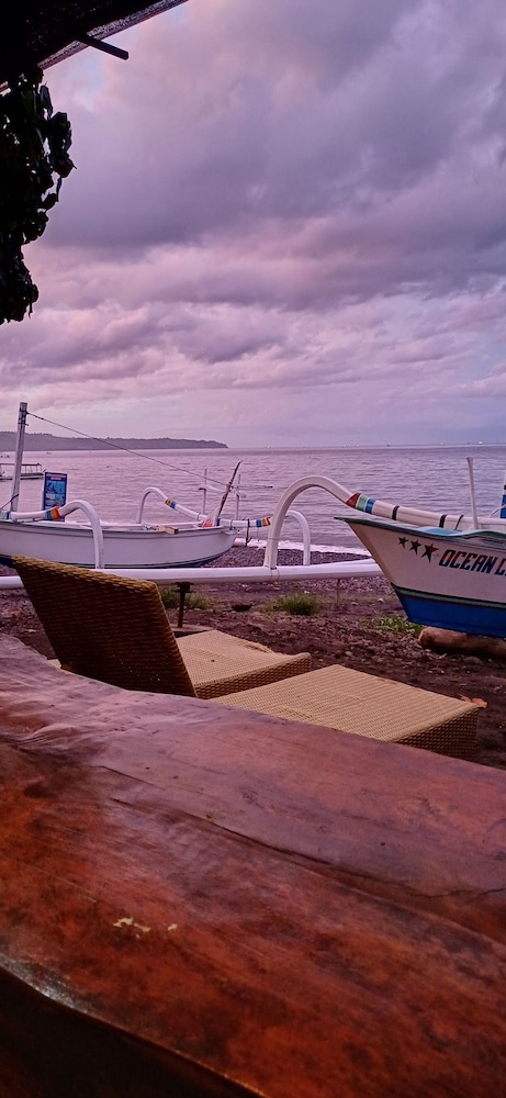 Amed Sari Beach Guesthouse