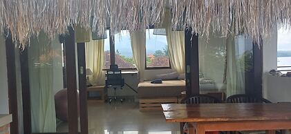 Amed Sari Beach Guesthouse