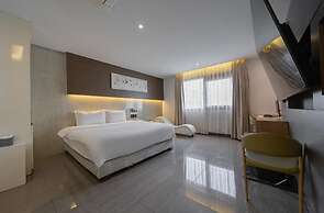 Guwol Hotel