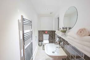 Edinburgh Castle Apartments and Suites