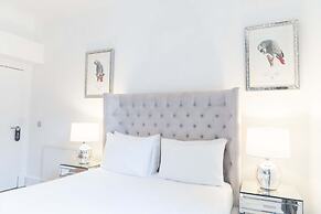 Edinburgh Castle Apartments and Suites