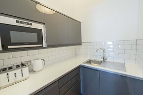 Edinburgh Castle Apartments and Suites