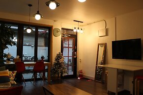 Bunk Guest House - Hostel