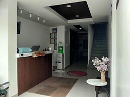 Lola's Lodge