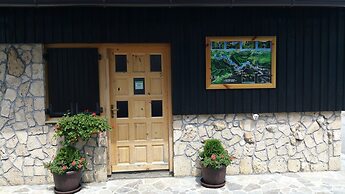 Rustic Inn River 2